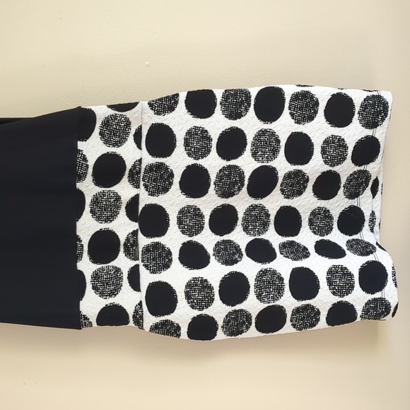 14.5" Pit-to-Pit Black Textured Polka Dot Dress With Pockets - Picture 7 of 9